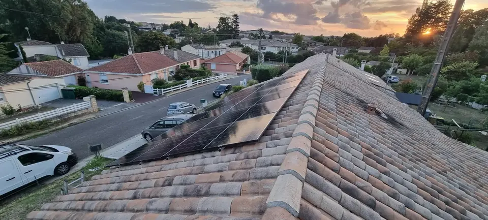 Panneaux solaires, 6 kWc avec micro-onduleurs sur une maison à Blaye