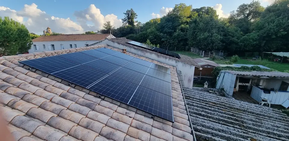 Panneaux solaires, 6 kWc sur deux pans de toiture tuile à Royan